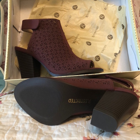 Shoes - Picture 3 of 4